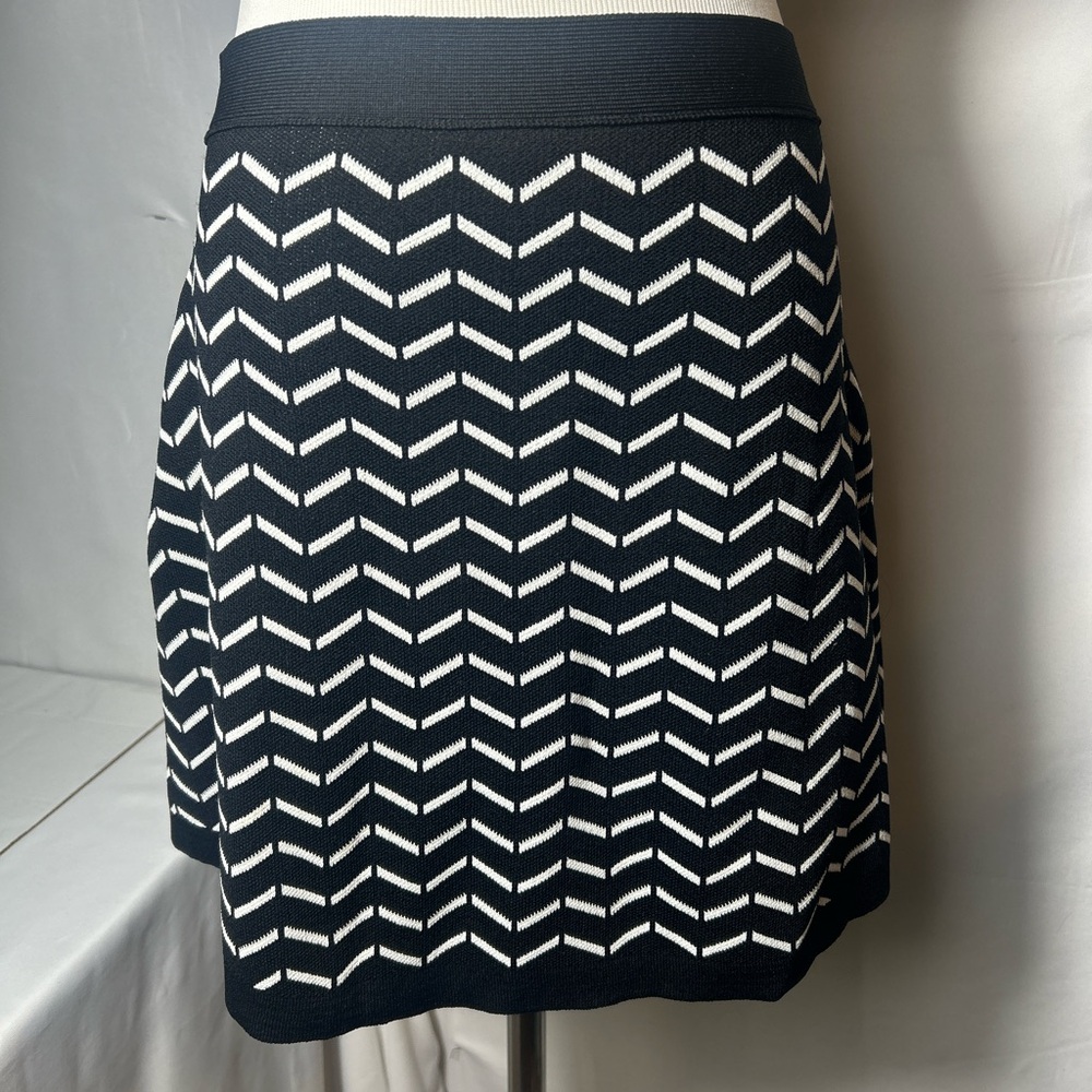 Olive & Oak Chevron knit mini skirt size Medium